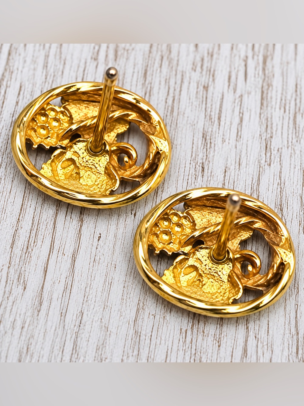 526. Vintage 12K Black Hills Gold Dainty Grape Leaf Tri Color Stud Earrings - Picture 5 of 8